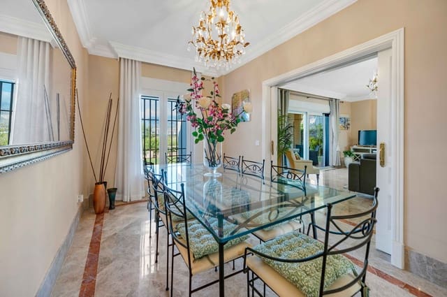 3 soveværelse Semi-Rækkehus til salg i Santa Clara, Marbella med swimmingpool - € 865.000 (Ref: 9303844)