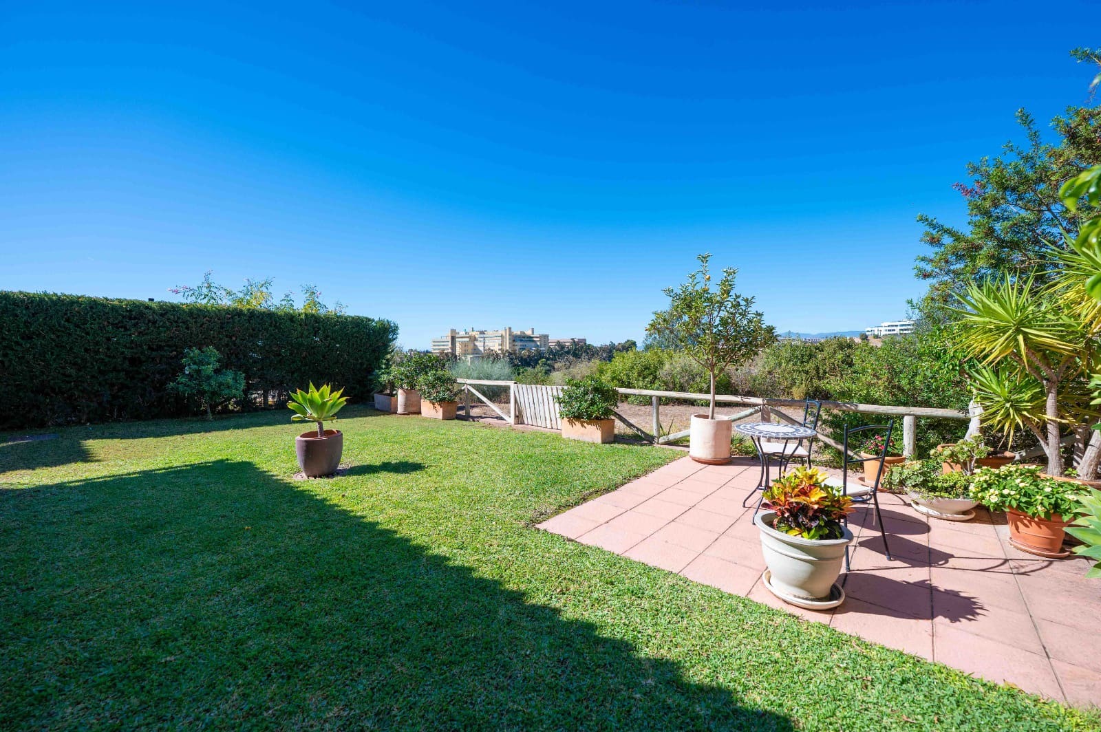 3 soveværelse Semi-Rækkehus til salg i Marbella med swimmingpool - € 865.000 (Ref: 9303844)