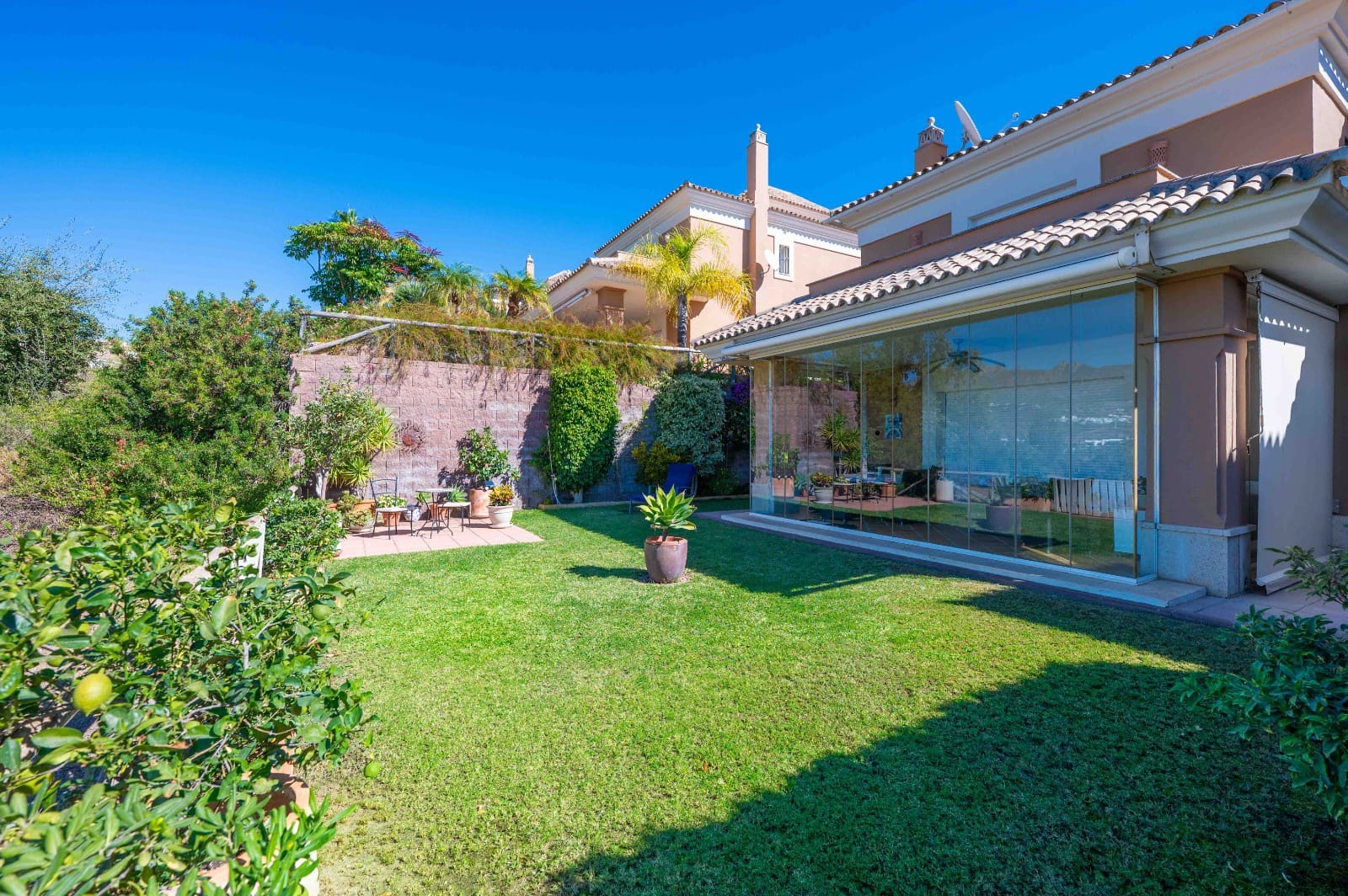 3 soveværelse Semi-Rækkehus til salg i Marbella med swimmingpool - € 865.000 (Ref: 9303844)