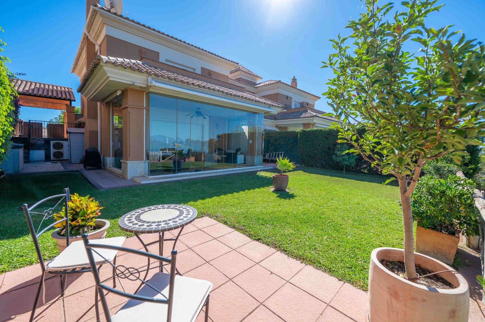 3 soveværelse Semi-Rækkehus til salg i Marbella med swimmingpool - € 865.000 (Ref: 9303844)