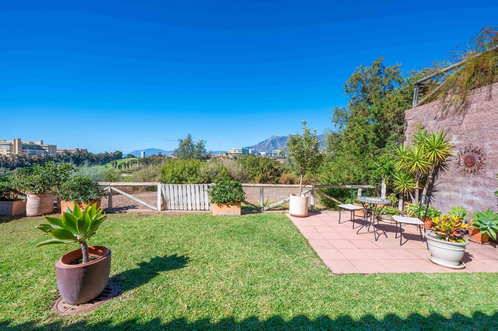 3 soveværelse Semi-Rækkehus til salg i Marbella med swimmingpool - € 865.000 (Ref: 9303844)