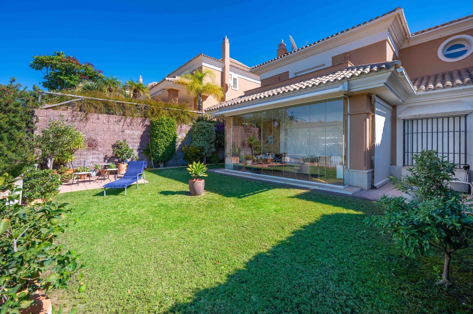 3 soveværelse Semi-Rækkehus til salg i Marbella med swimmingpool - € 865.000 (Ref: 9303844)