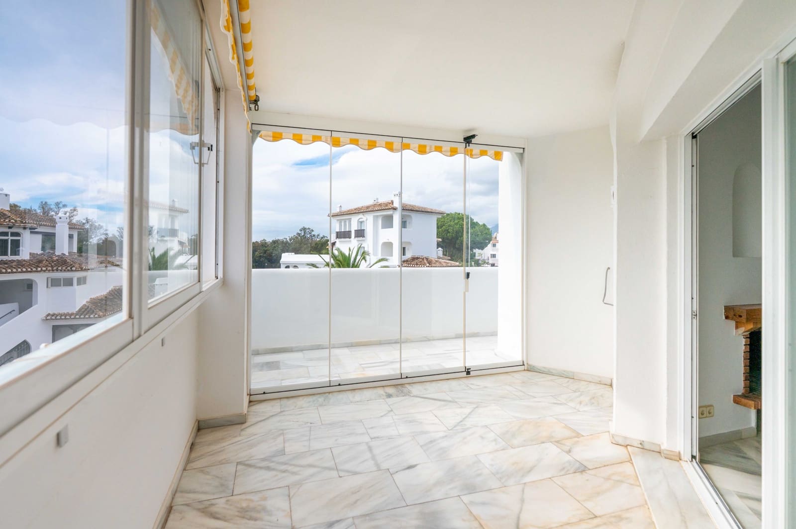 Apartamento de 2 habitaciones en Elviria en venta con piscina - 499.000 € (Ref: 9373711)