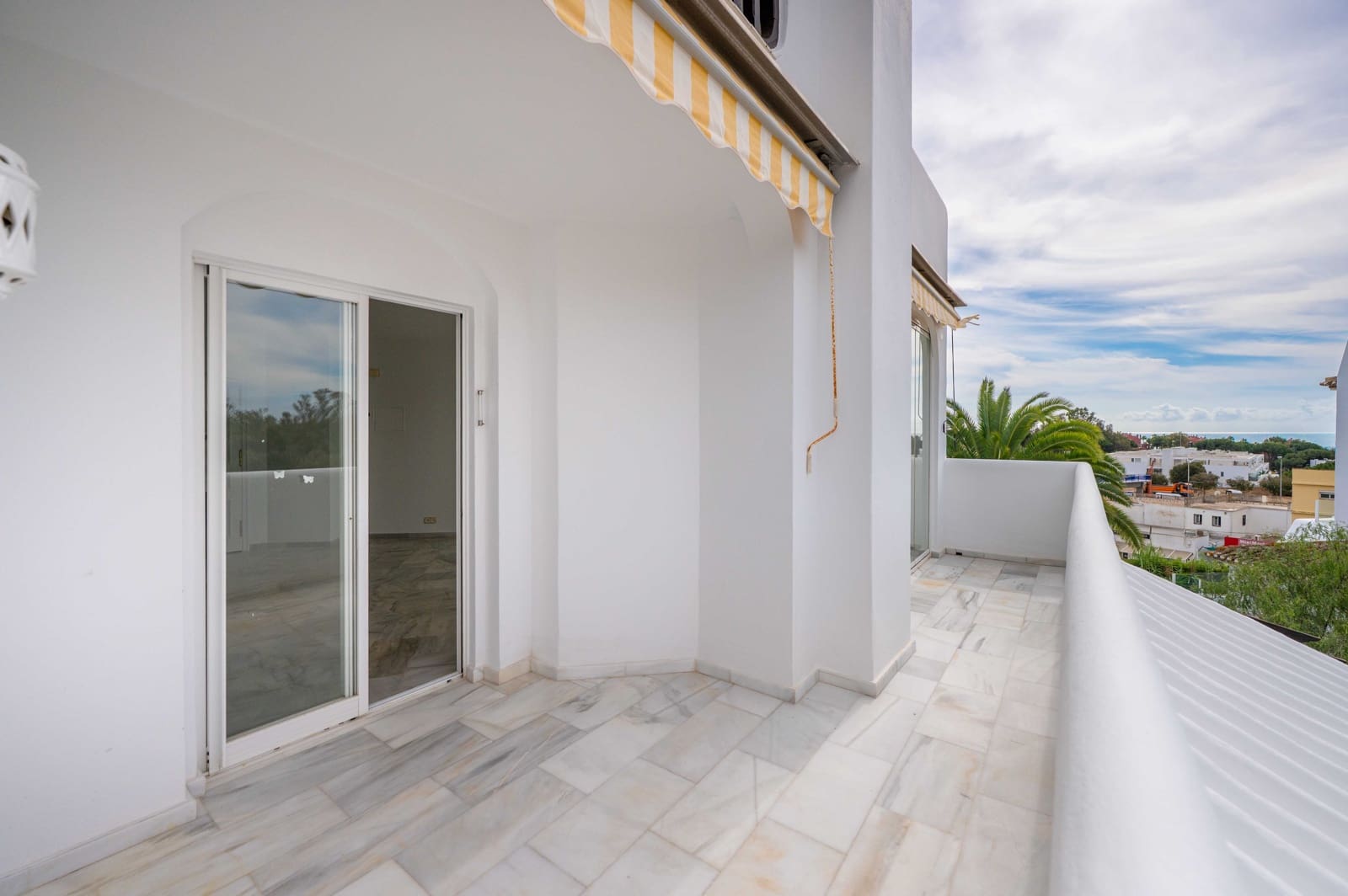 Apartamento de 2 habitaciones en Elviria en venta con piscina - 499.000 € (Ref: 9373711)