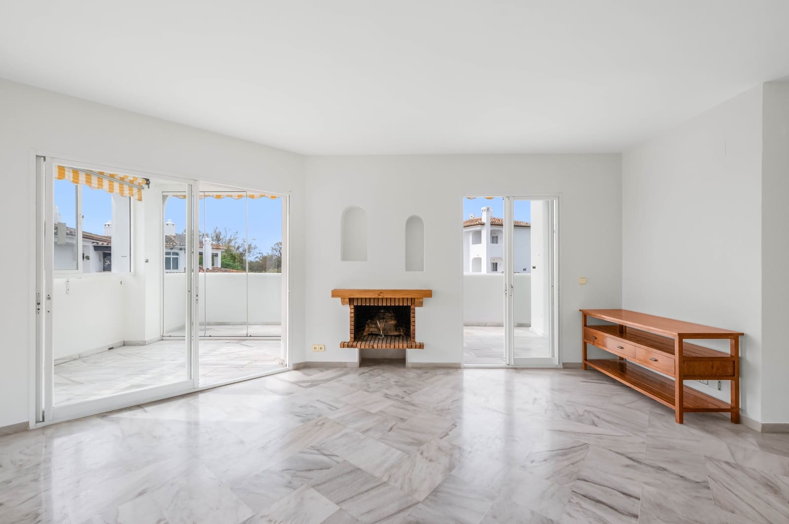 Apartamento de 2 habitaciones en Elviria en venta con piscina - 499.000 € (Ref: 9373711)