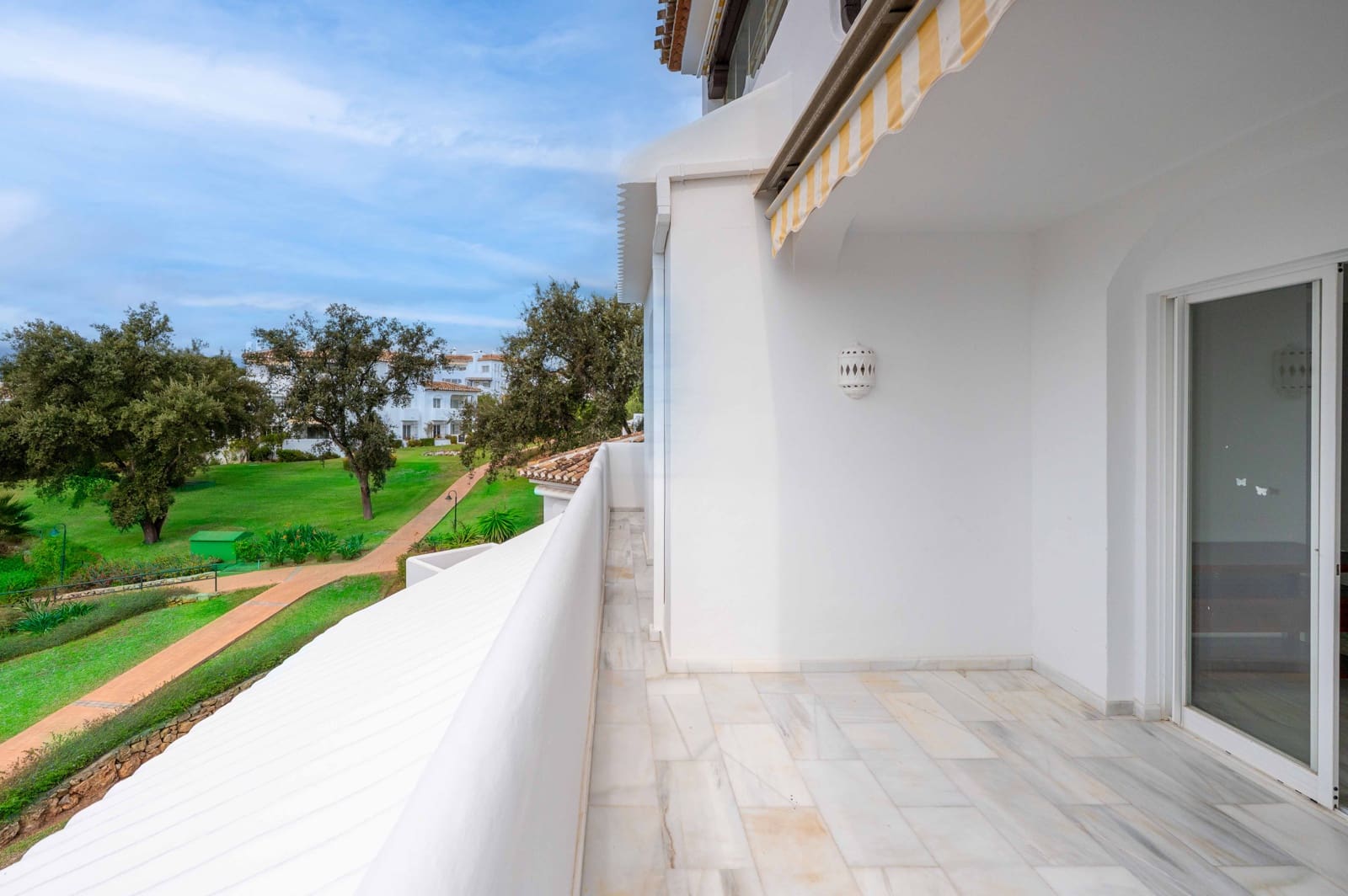 Apartamento de 2 habitaciones en Elviria en venta con piscina - 499.000 € (Ref: 9373711)