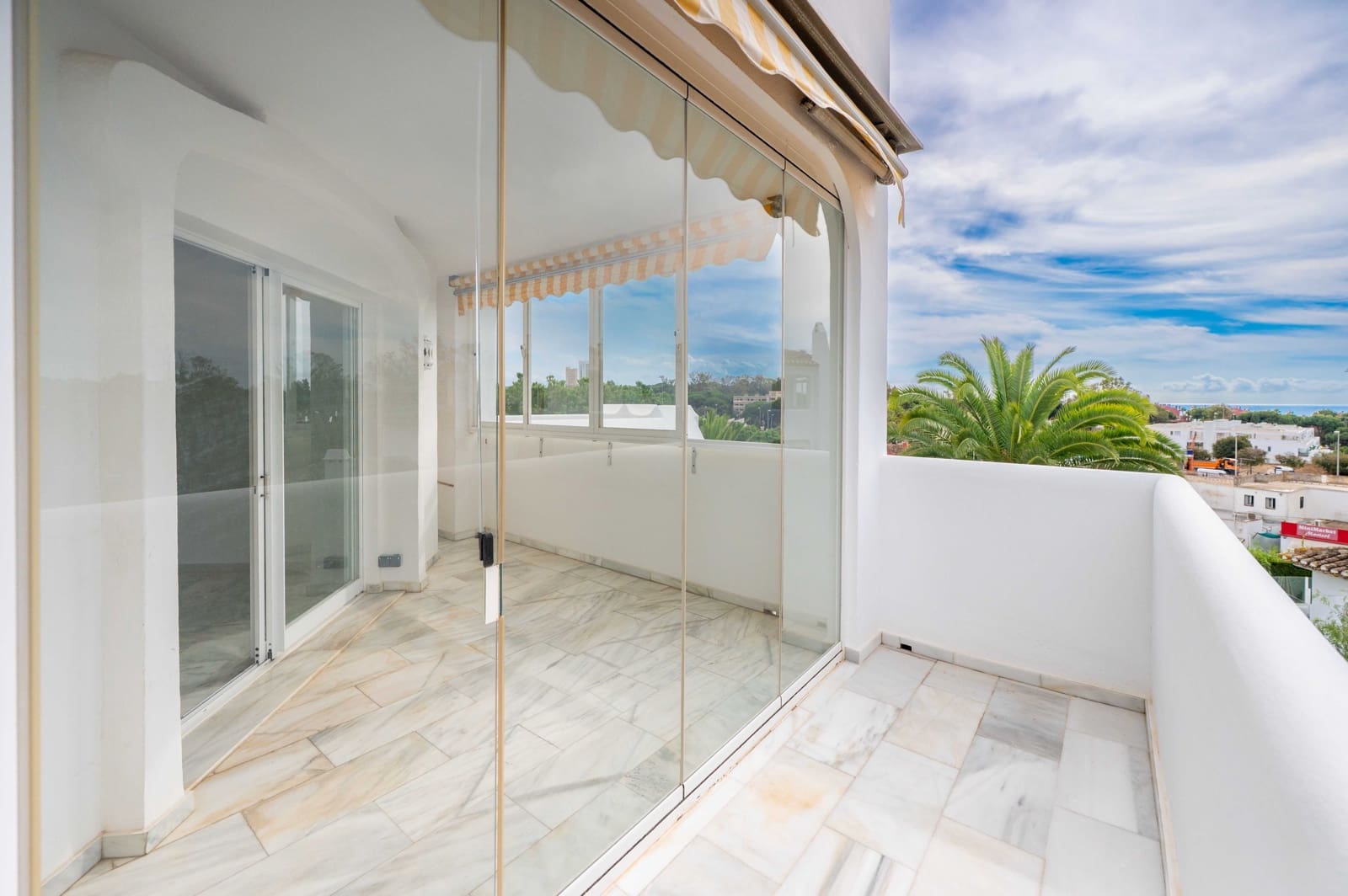 Apartamento de 2 habitaciones en Elviria en venta con piscina - 499.000 € (Ref: 9373711)