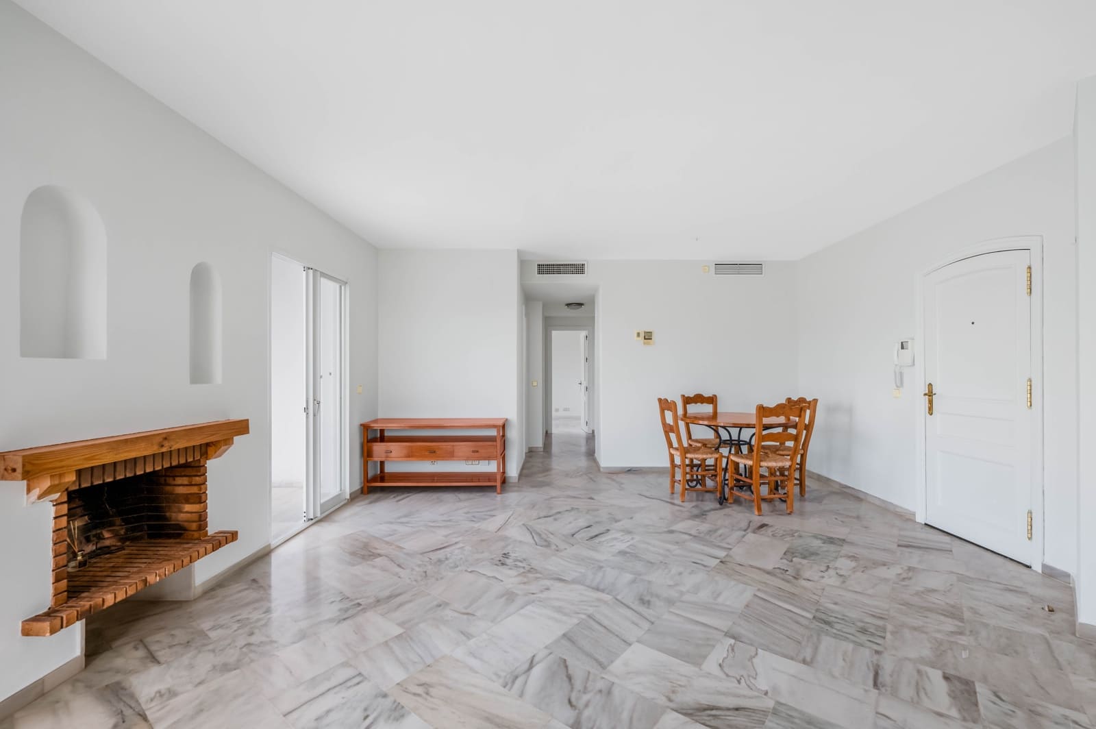 Apartamento de 2 habitaciones en Elviria en venta con piscina - 499.000 € (Ref: 9373711)