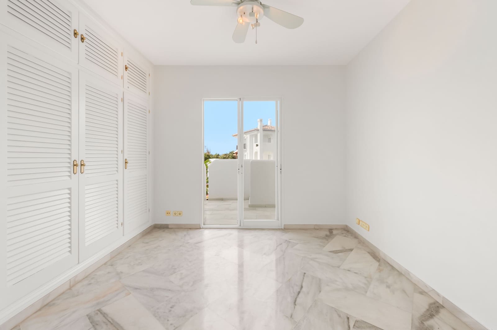 Apartamento de 2 habitaciones en Elviria en venta con piscina - 499.000 € (Ref: 9373711)