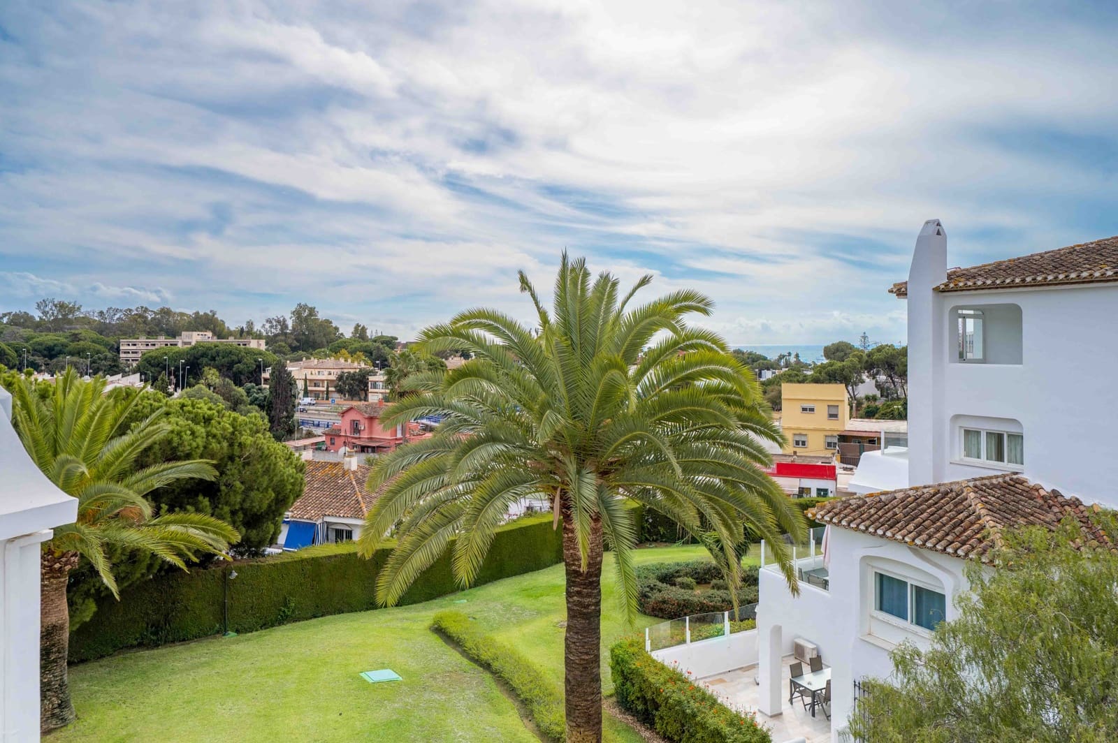 Apartamento de 2 habitaciones en Elviria en venta con piscina - 499.000 € (Ref: 9373711)