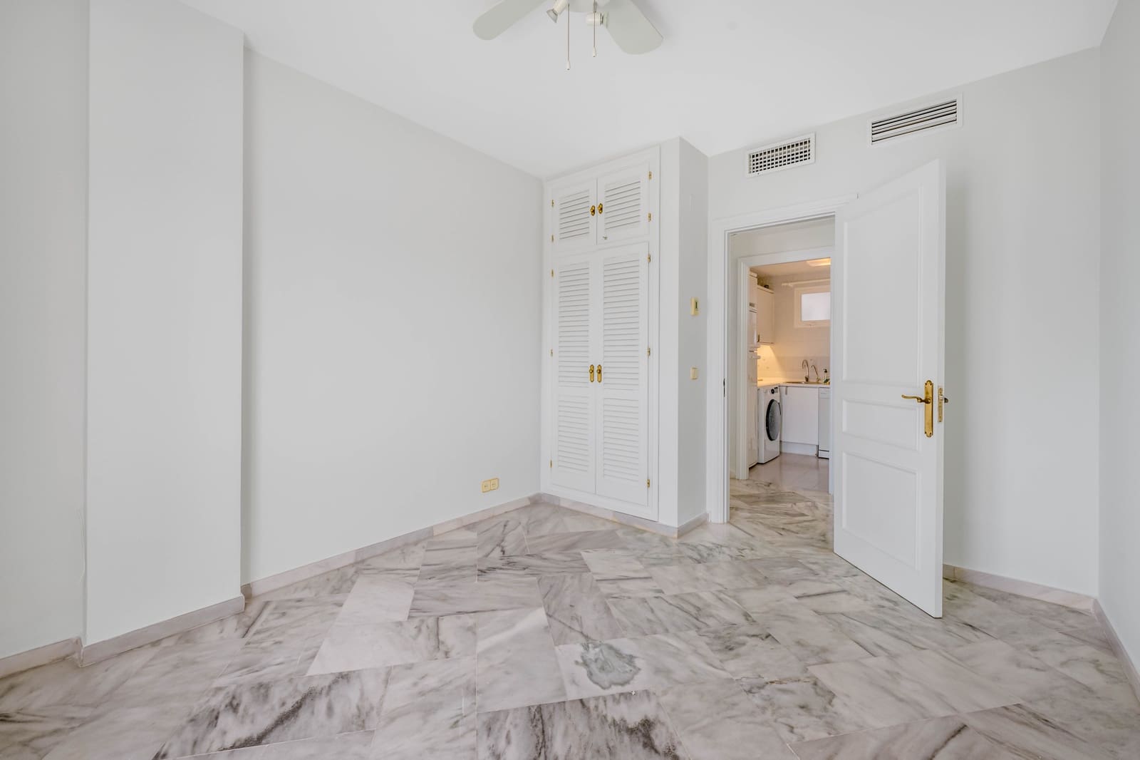 Apartamento de 2 habitaciones en Elviria en venta con piscina - 499.000 € (Ref: 9373711)