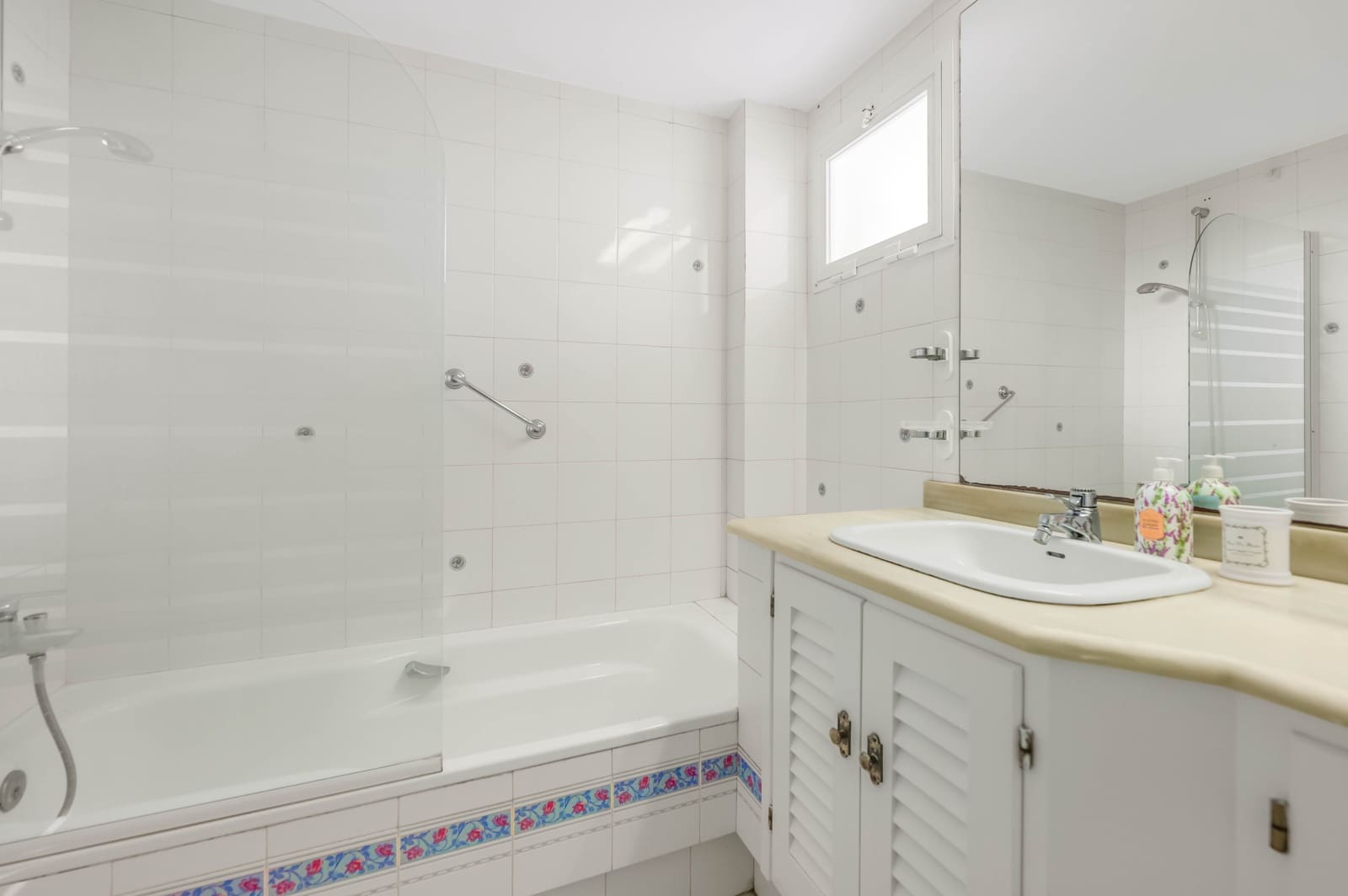 Apartamento de 2 habitaciones en Elviria en venta con piscina - 499.000 € (Ref: 9373711)