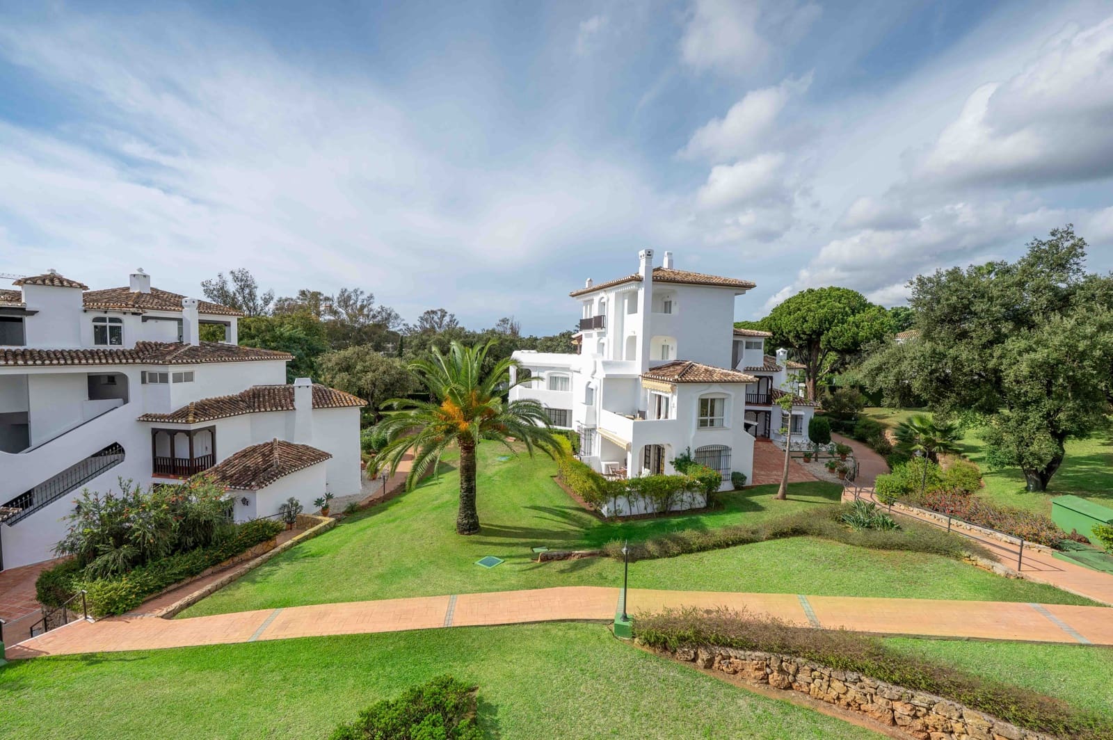 Apartamento de 2 habitaciones en Elviria en venta con piscina - 499.000 € (Ref: 9373711)