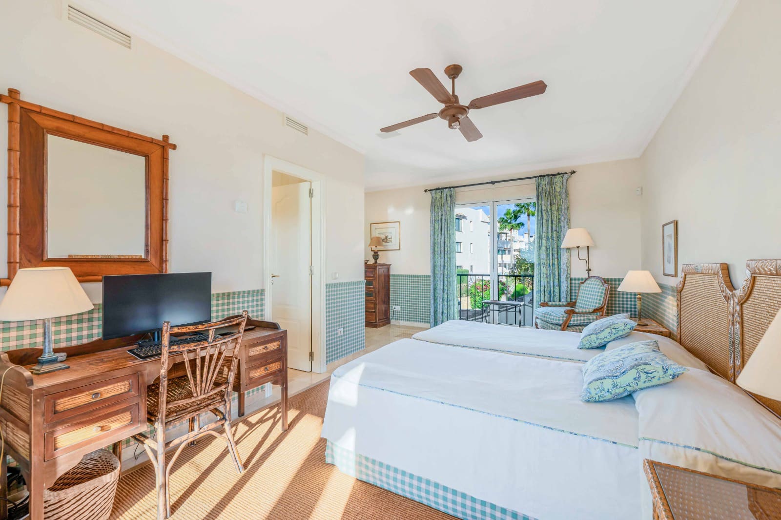 4 slaapkamer Villa te koop in Elviria met zwembad - € 2.795.000 (Ref: 9380072)