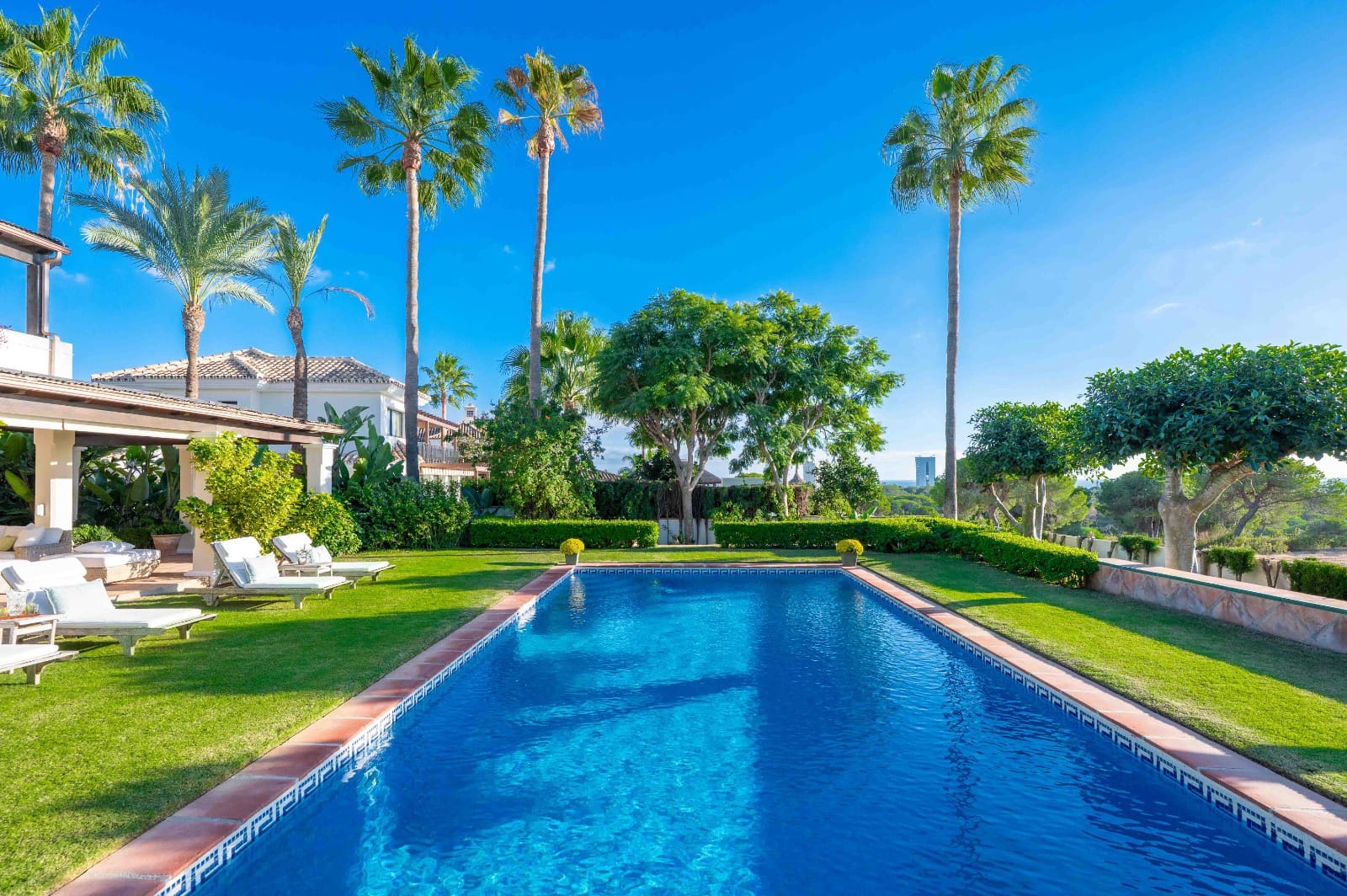 4 slaapkamer Villa te koop in Elviria met zwembad - € 2.795.000 (Ref: 9380072)