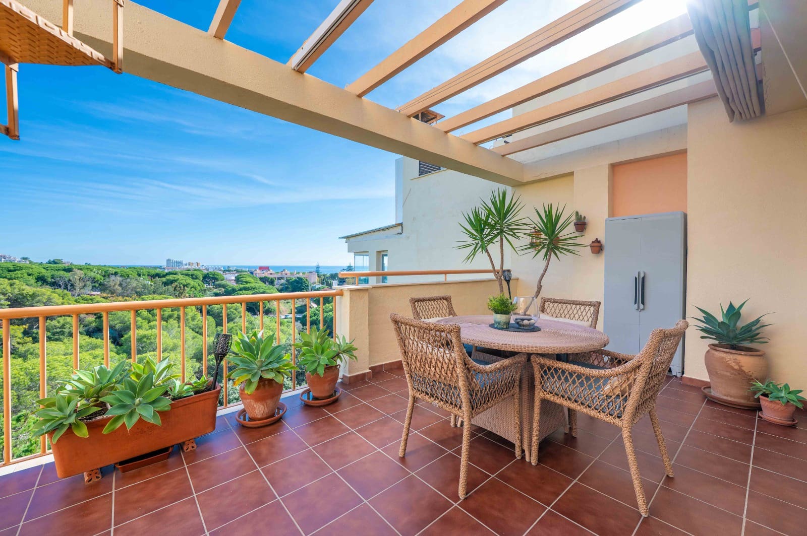 2 sovrum Takvåning till salu i Sitio de Calahonda med pool garage - 328 000 € (Ref: 9404565)