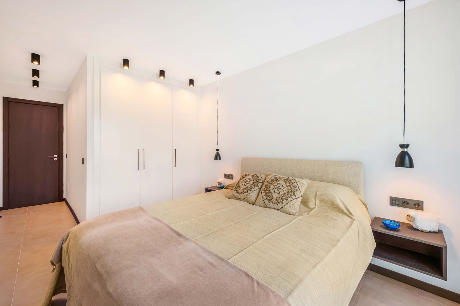 3 sypialnia Willa na sprzedaż w Elviria z basenem garażem - 2 195 000 € (Ref: 9404733)