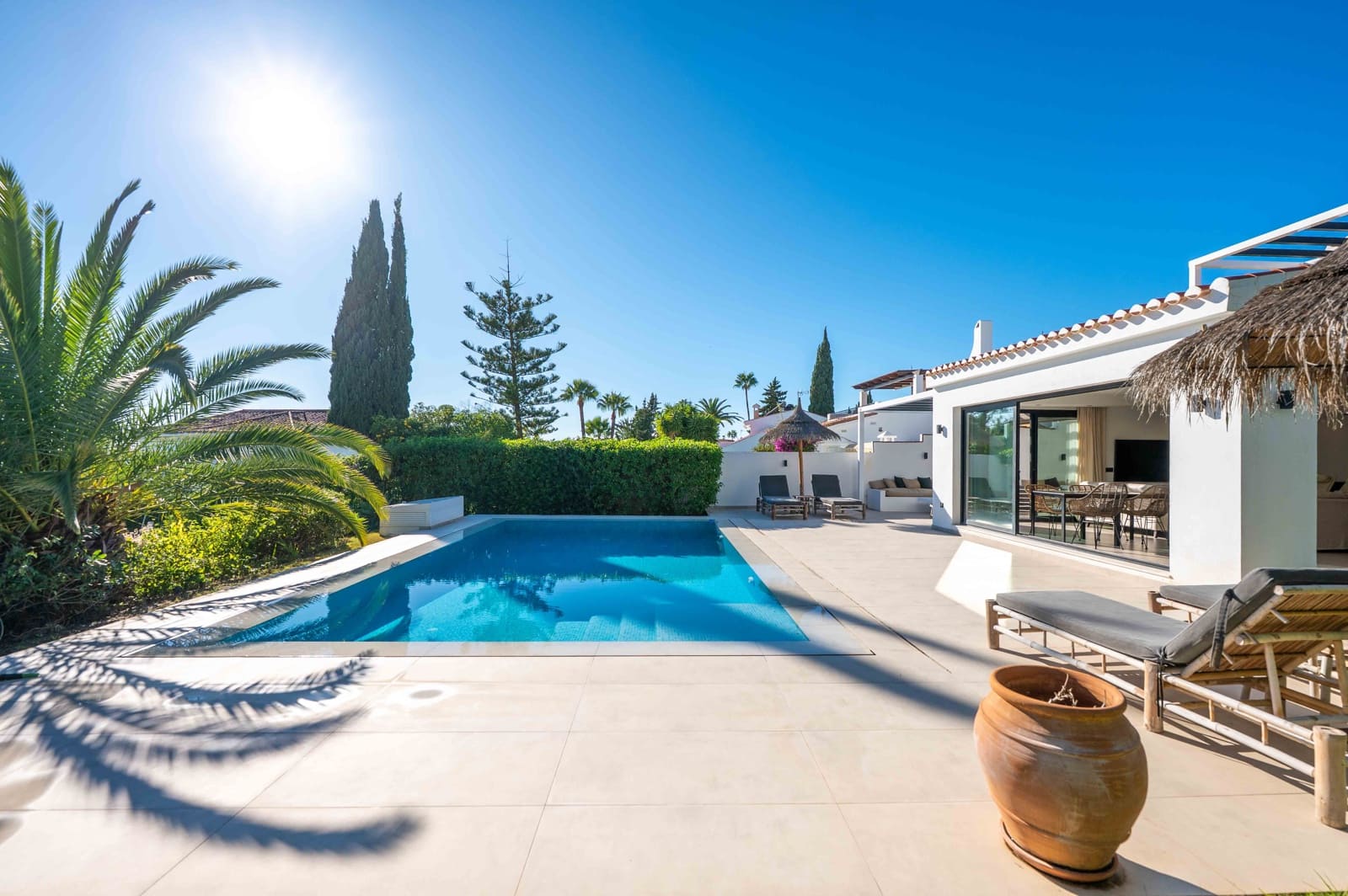 3 sypialnia Willa na sprzedaż w Elviria z basenem garażem - 2 195 000 € (Ref: 9404733)