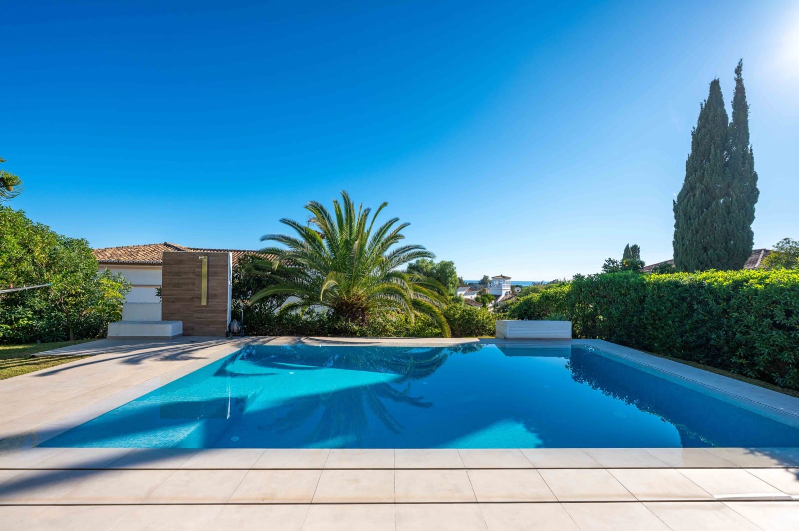 3 sypialnia Willa na sprzedaż w Elviria z basenem garażem - 2 195 000 € (Ref: 9404733)