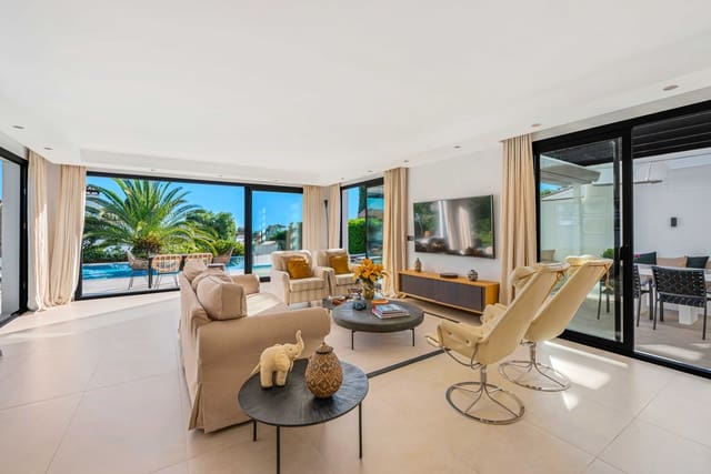 3 bedroom Villa for sale in Elviria, Marbella with pool garage - € 2,195,000 (Ref: 9404733)