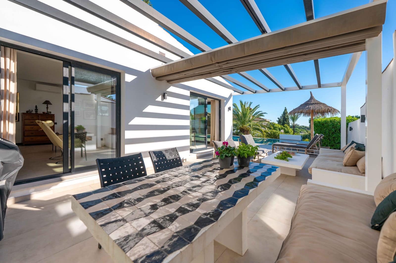 3 sypialnia Willa na sprzedaż w Elviria z basenem garażem - 2 195 000 € (Ref: 9404733)