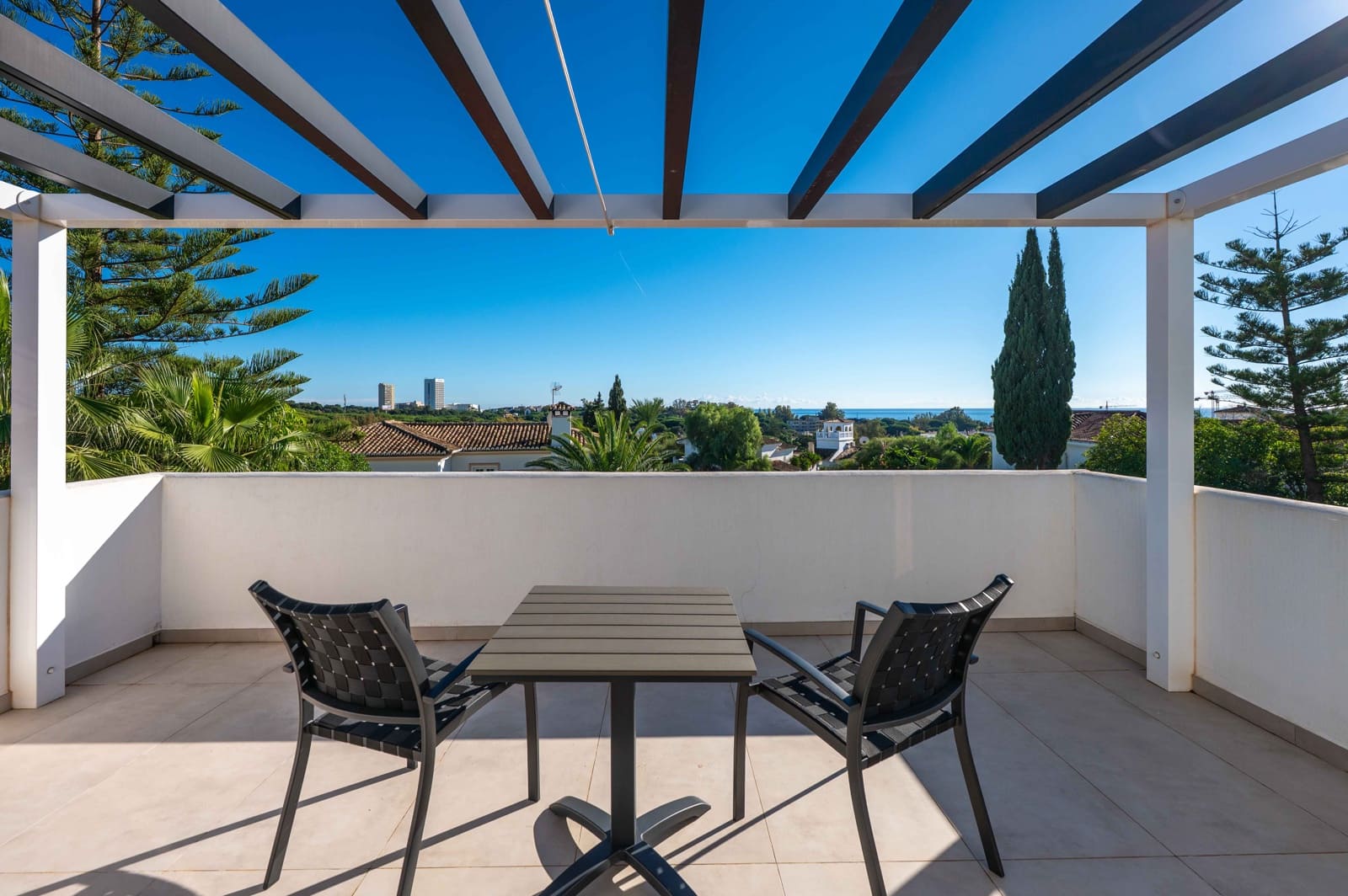 3 sypialnia Willa na sprzedaż w Elviria z basenem garażem - 2 195 000 € (Ref: 9404733)