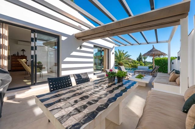 3 bedroom Villa for sale in Elviria, Marbella with pool garage - € 2,195,000 (Ref: 9404733)