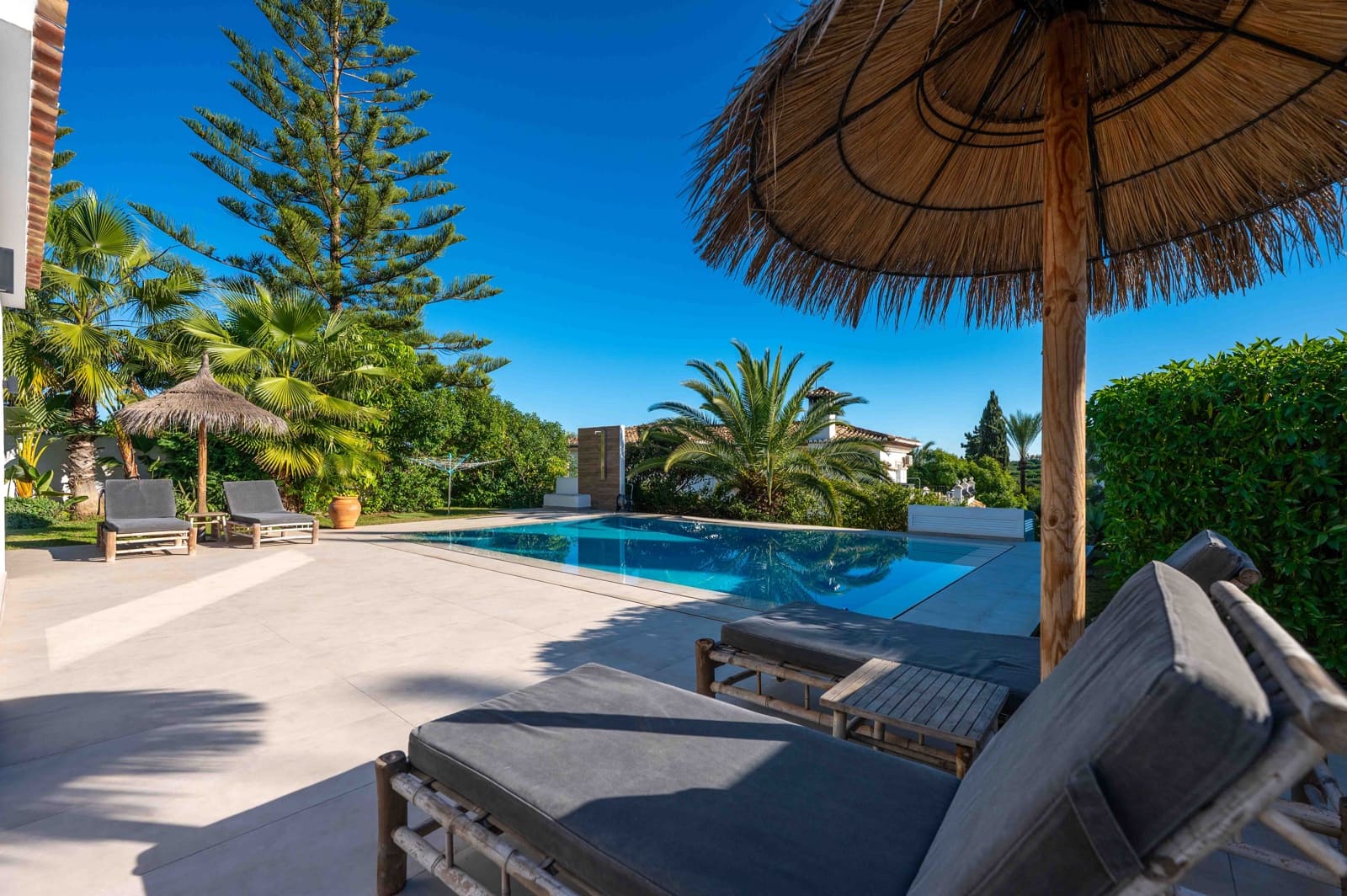 3 sypialnia Willa na sprzedaż w Elviria z basenem garażem - 2 195 000 € (Ref: 9404733)