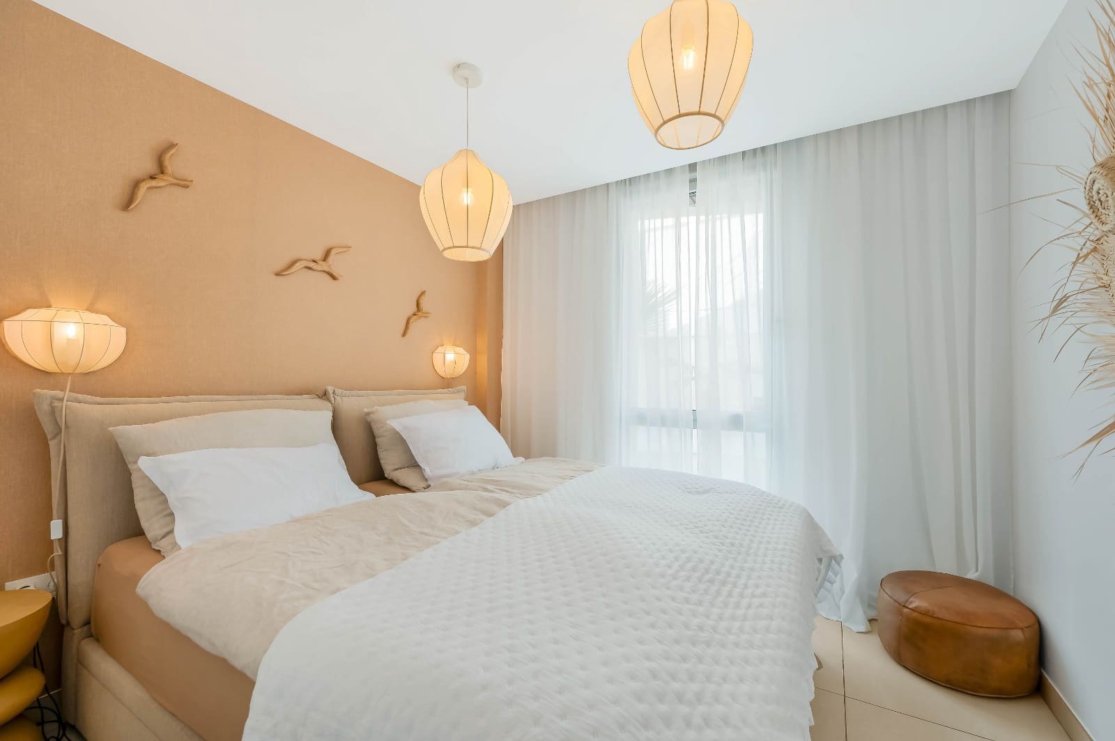 2 bedroom Beach Apartment for sale in Elviria with pool garage - € 720,000 (Ref: 9432288)