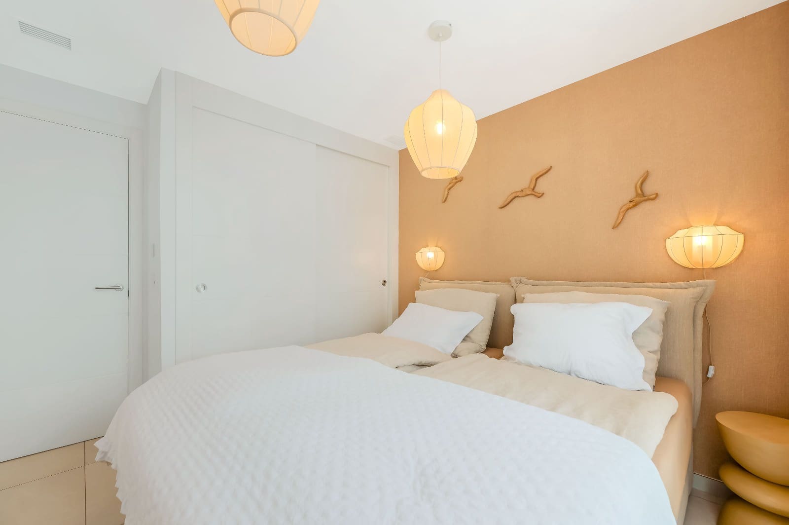 2 bedroom Beach Apartment for sale in Elviria with pool garage - € 720,000 (Ref: 9432288)