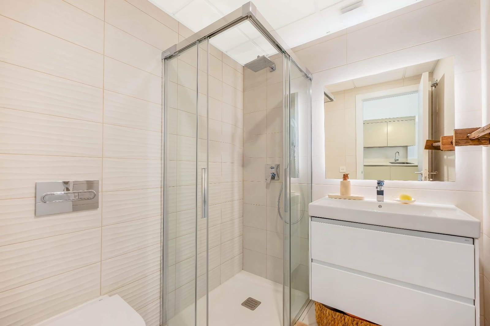 2 bedroom Beach Apartment for sale in Elviria with pool garage - € 720,000 (Ref: 9432288)