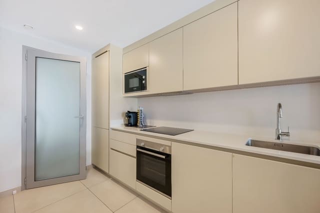 Apartamento Playa de 2 habitaciones en Elviria, Marbella en venta con piscina garaje - 720.000 € (Ref: 9432288)