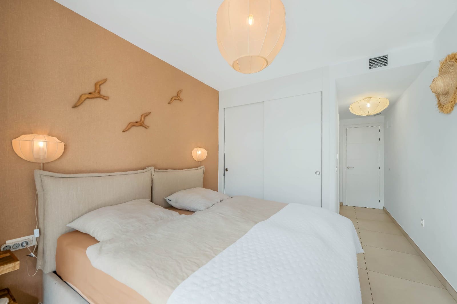 2 bedroom Beach Apartment for sale in Elviria with pool garage - € 720,000 (Ref: 9432288)