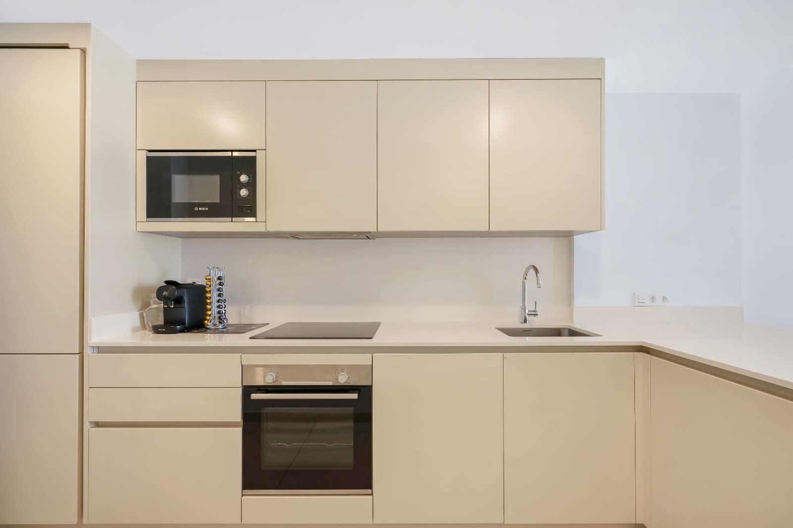 2 bedroom Beach Apartment for sale in Elviria with pool garage - € 720,000 (Ref: 9432288)