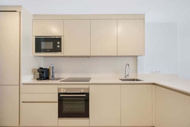 Apartamento Playa de 2 habitaciones en Elviria, Marbella en venta con piscina garaje - 720.000 € (Ref: 9432288)