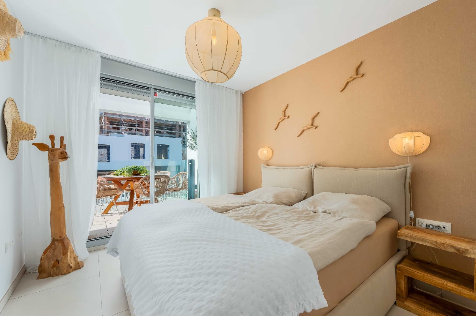 2 bedroom Beach Apartment for sale in Elviria with pool garage - € 720,000 (Ref: 9432288)