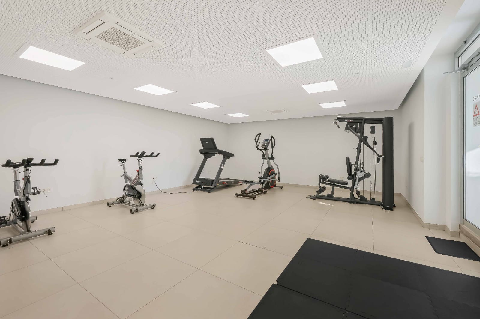 2 bedroom Beach Apartment for sale in Elviria with pool garage - € 720,000 (Ref: 9432288)