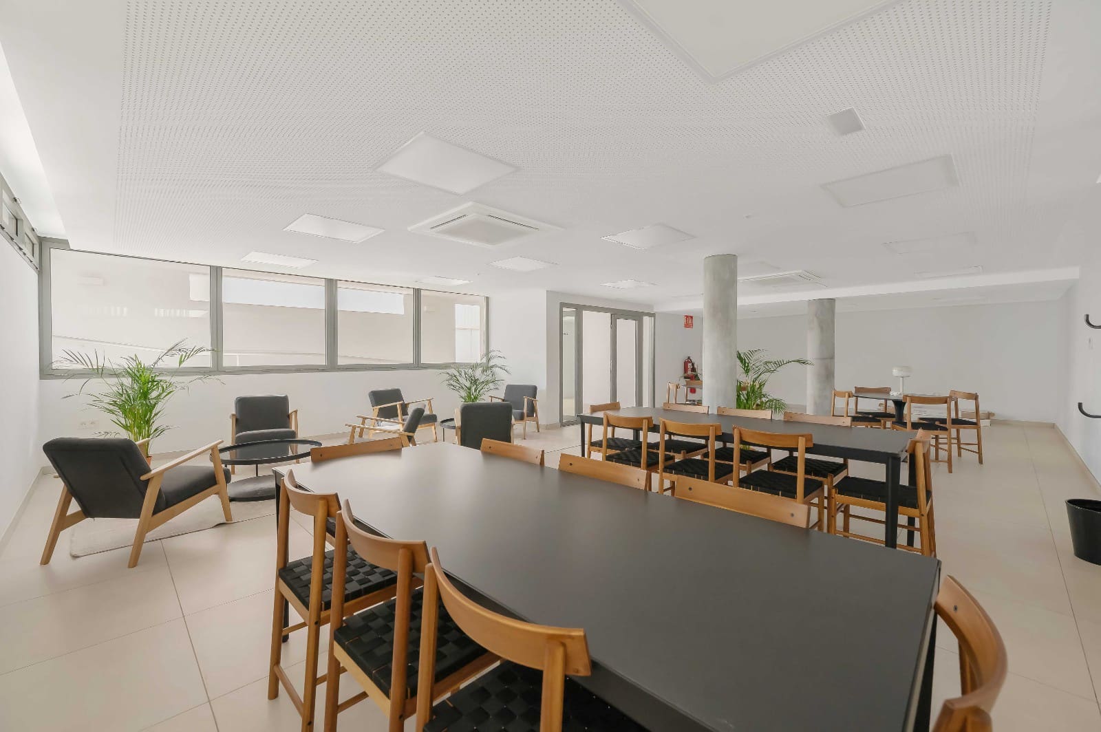 2 bedroom Beach Apartment for sale in Elviria with pool garage - € 720,000 (Ref: 9432288)