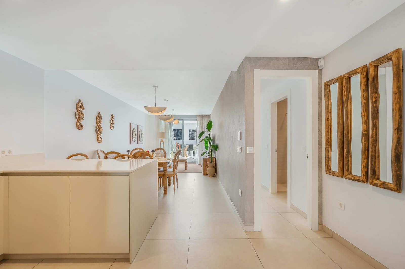 2 bedroom Beach Apartment for sale in Elviria with pool garage - € 720,000 (Ref: 9432288)