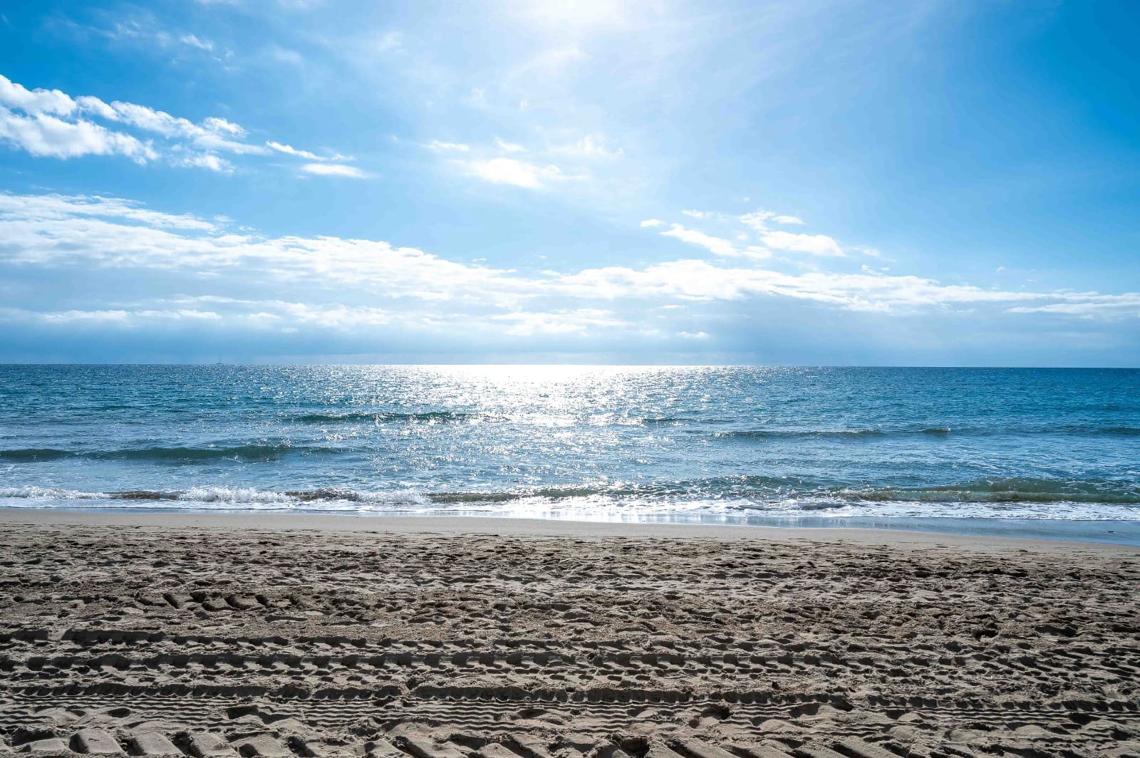 2 bedroom Beach Apartment for sale in Elviria with pool garage - € 720,000 (Ref: 9432288)