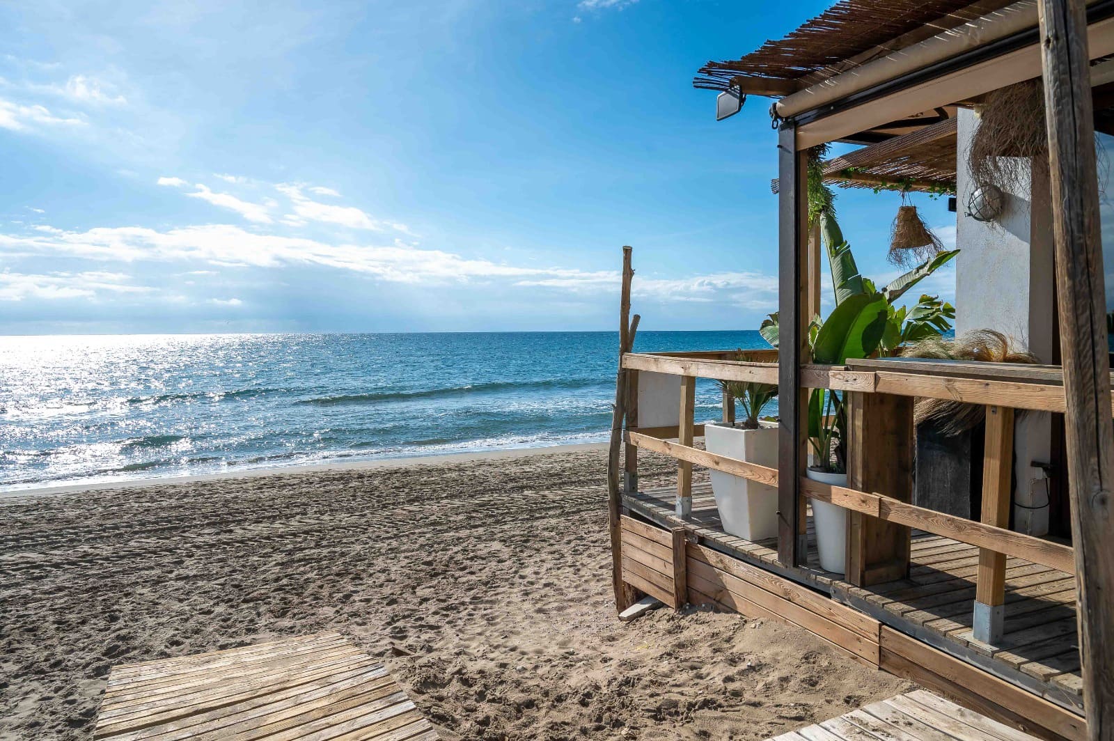 2 bedroom Beach Apartment for sale in Elviria with pool garage - € 720,000 (Ref: 9432288)