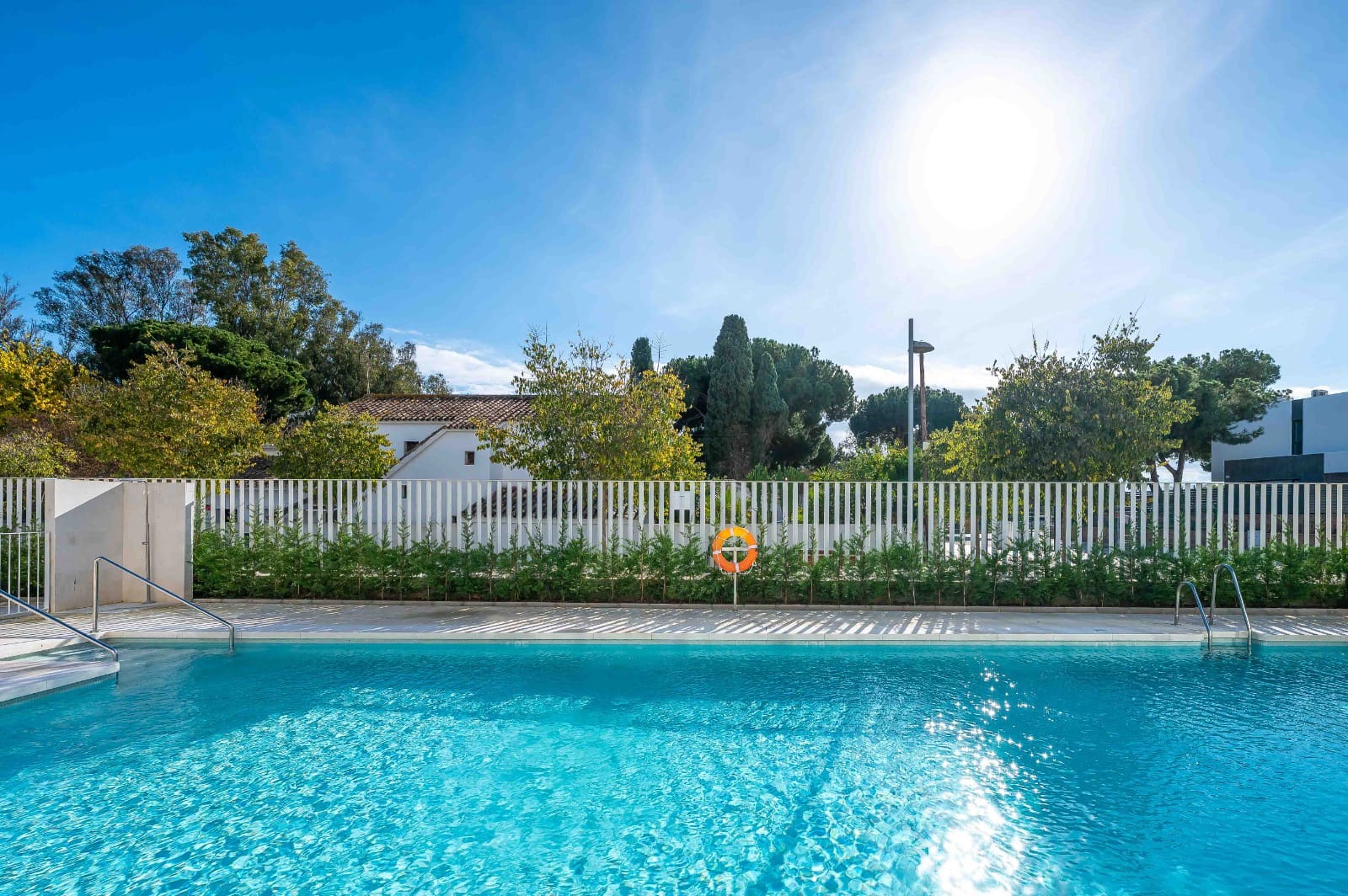 2 bedroom Beach Apartment for sale in Elviria with pool garage - € 720,000 (Ref: 9432288)