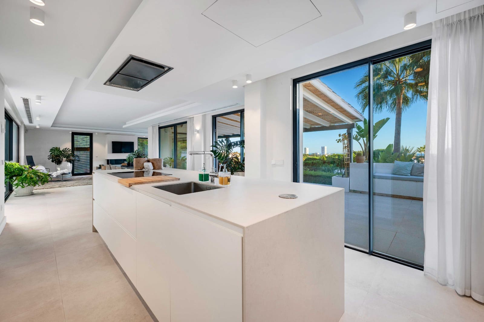 4 sypialnia Willa na sprzedaż w Elviria z basenem garażem - 2 390 000 € (Ref: 9438929)