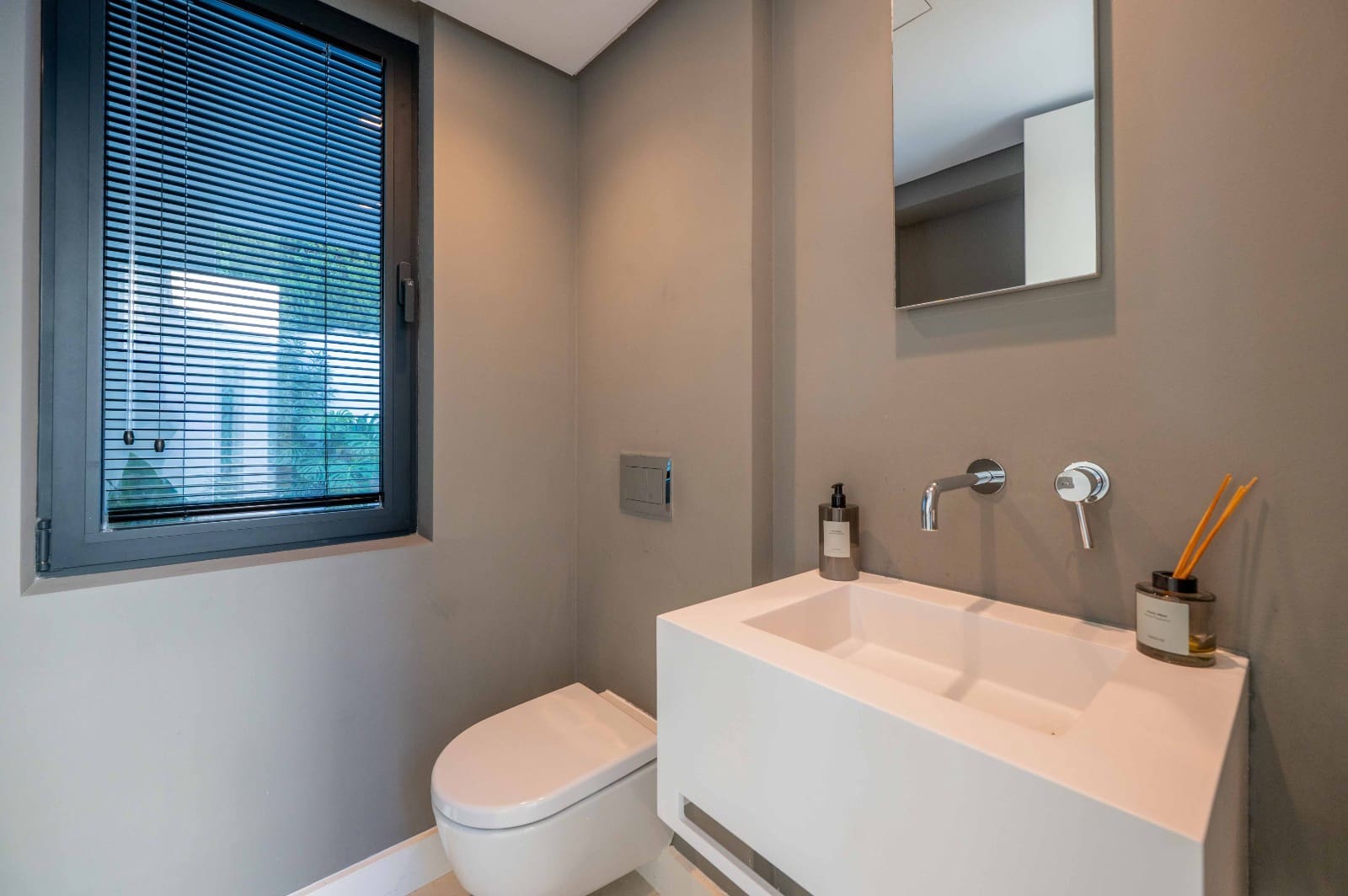 4 sypialnia Willa na sprzedaż w Elviria z basenem garażem - 2 390 000 € (Ref: 9438929)