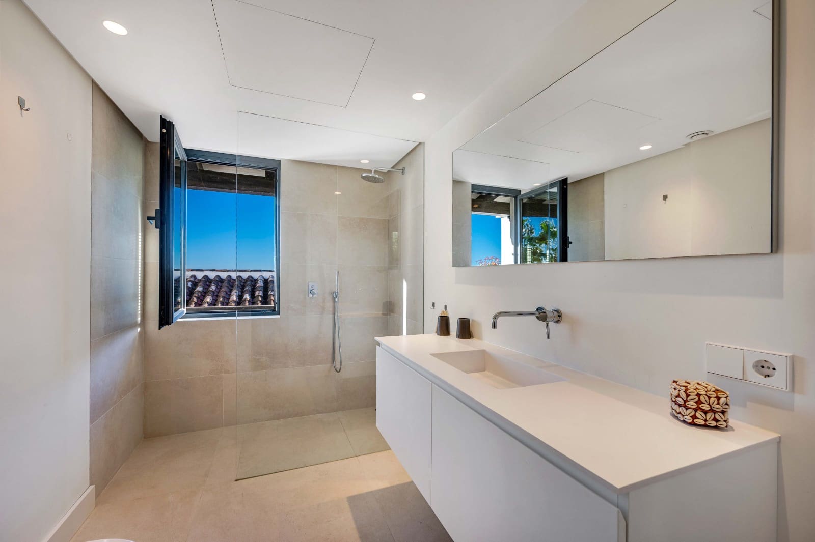 4 sypialnia Willa na sprzedaż w Elviria z basenem garażem - 2 390 000 € (Ref: 9438929)