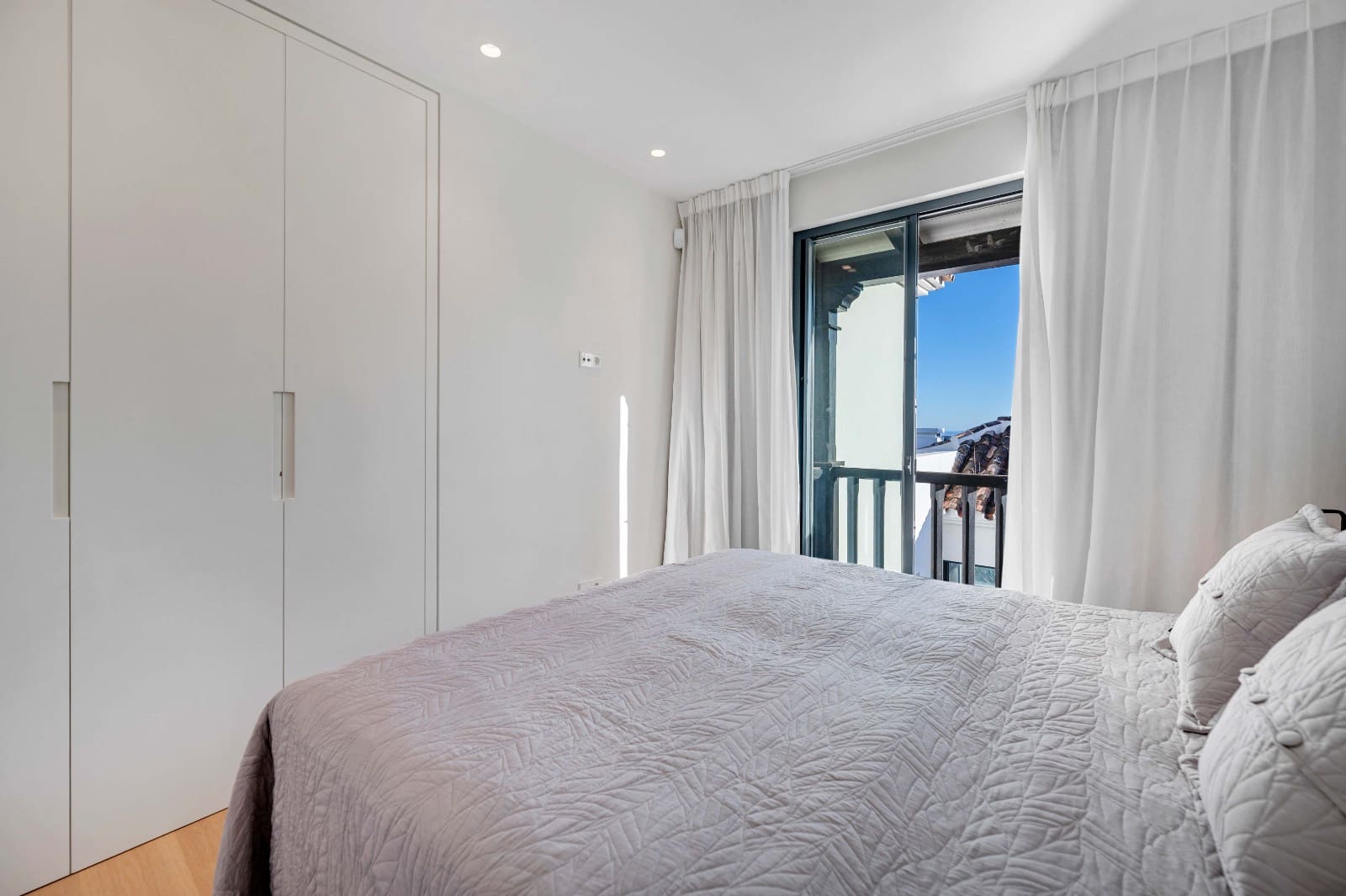 4 sypialnia Willa na sprzedaż w Elviria z basenem garażem - 2 390 000 € (Ref: 9438929)