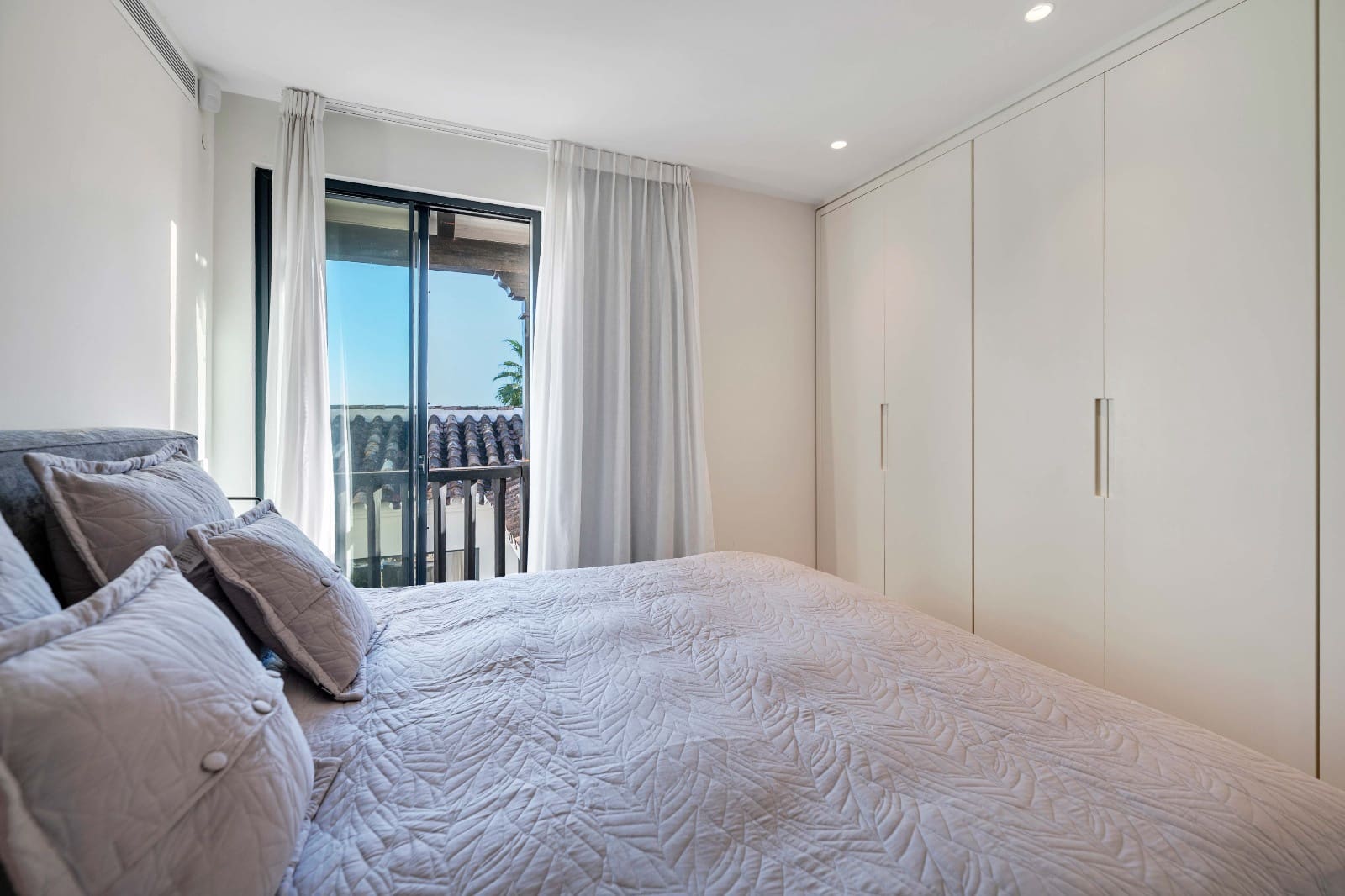 4 sypialnia Willa na sprzedaż w Elviria z basenem garażem - 2 390 000 € (Ref: 9438929)