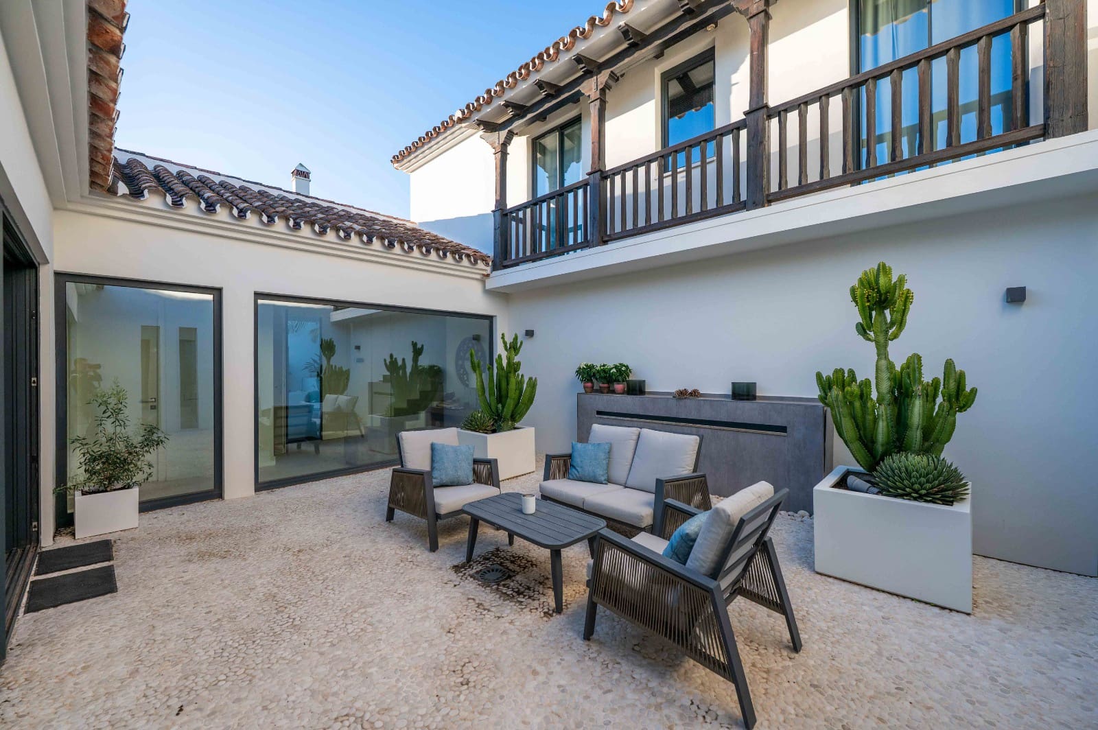 4 sypialnia Willa na sprzedaż w Elviria z basenem garażem - 2 390 000 € (Ref: 9438929)