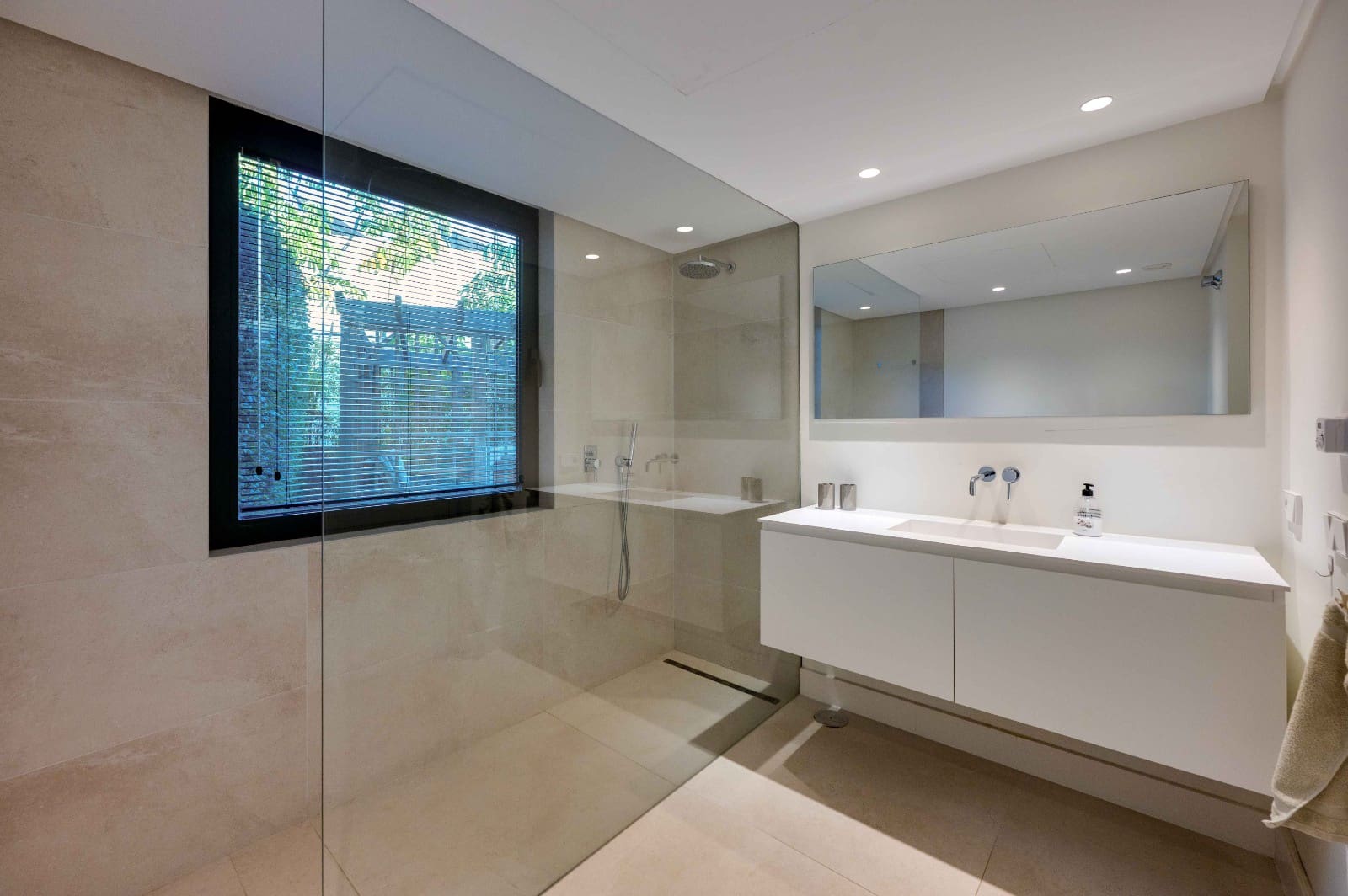 4 sypialnia Willa na sprzedaż w Elviria z basenem garażem - 2 390 000 € (Ref: 9438929)