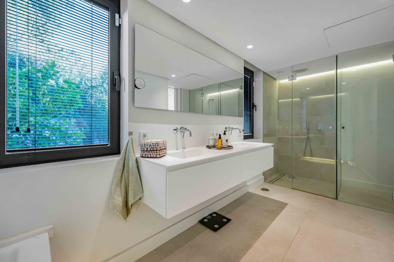 4 sypialnia Willa na sprzedaż w Elviria z basenem garażem - 2 390 000 € (Ref: 9438929)